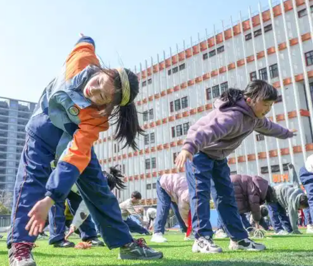 学生体质健康测试优良率提高近15%小学构建了双线协同